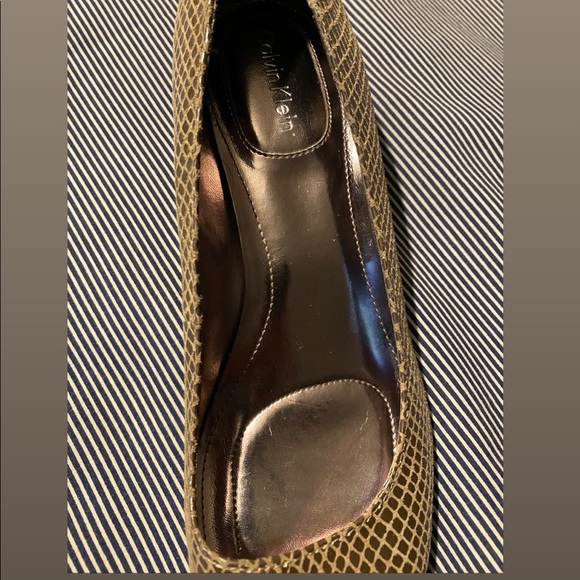 Calvin Klein snake skin print peep toe wedge heel - Picture 7 of 7